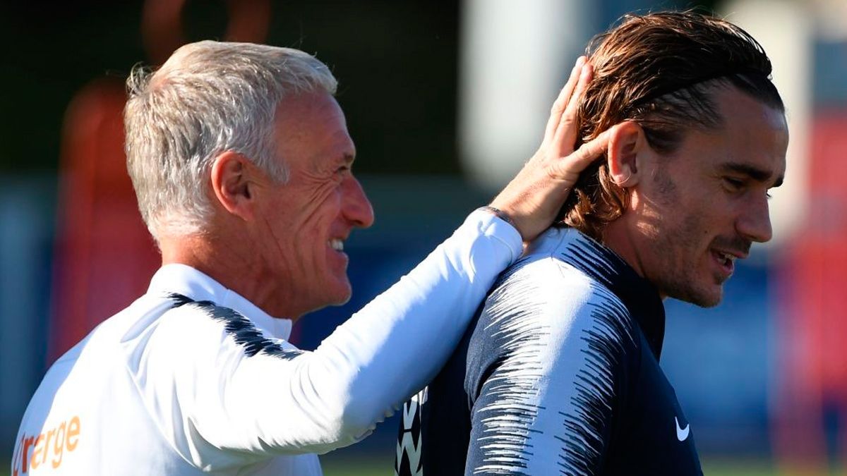 Didier Deschamps and Antoine Griezmann in a training session of the french national team