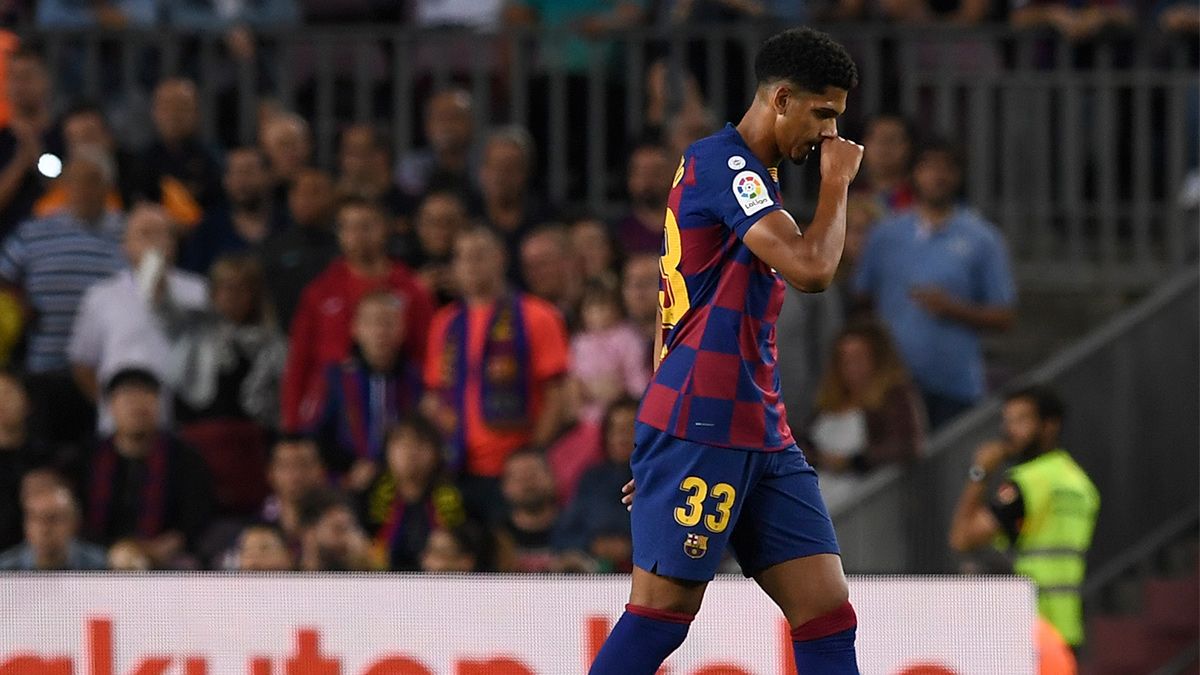 Ronald Araujo en un partido con el primer equipo del Barça