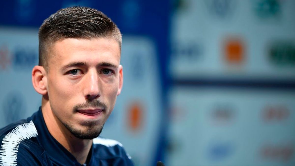 Clément Lenglet in a press conference of the French national team