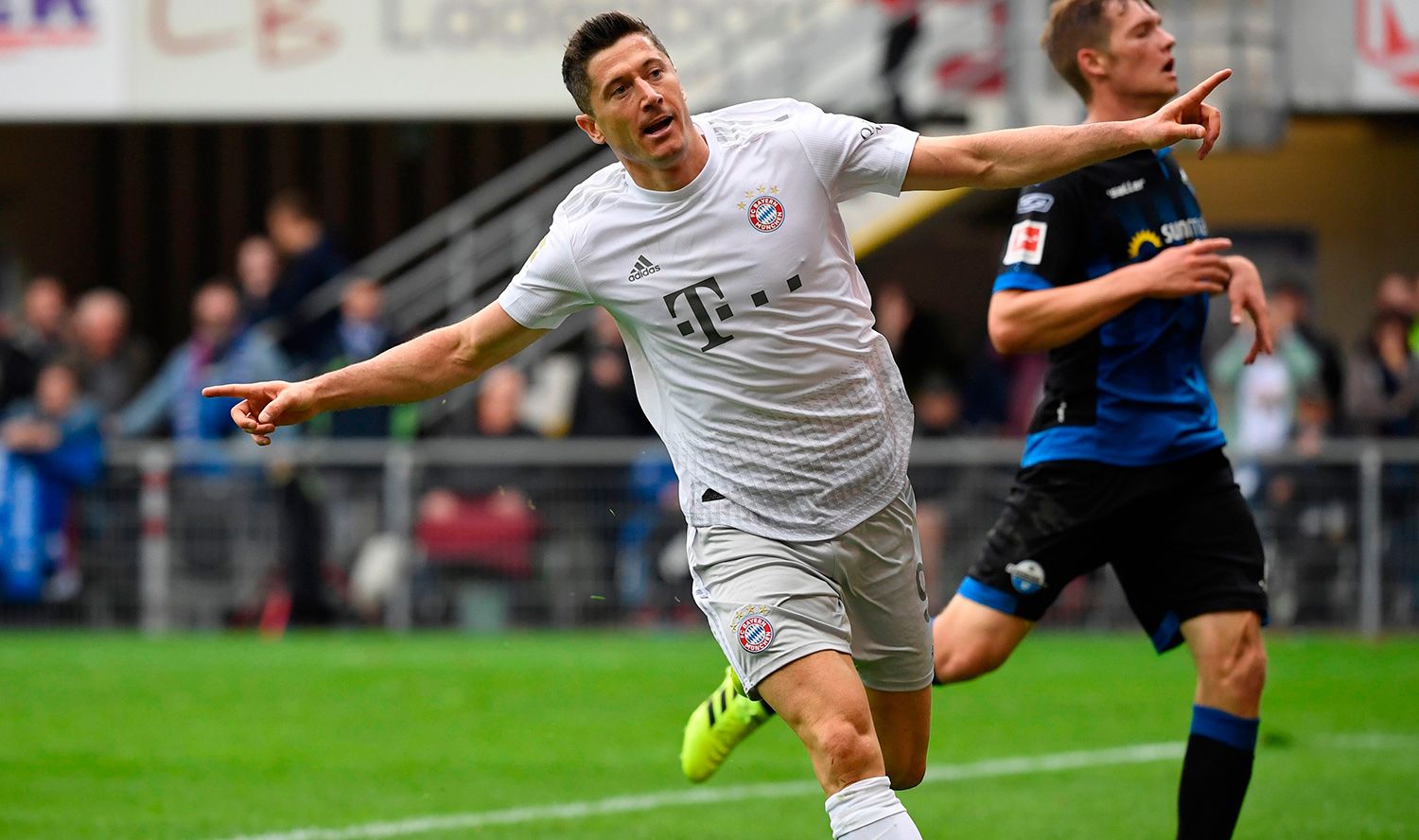 Lewandowski celebra un gol con el Bayern