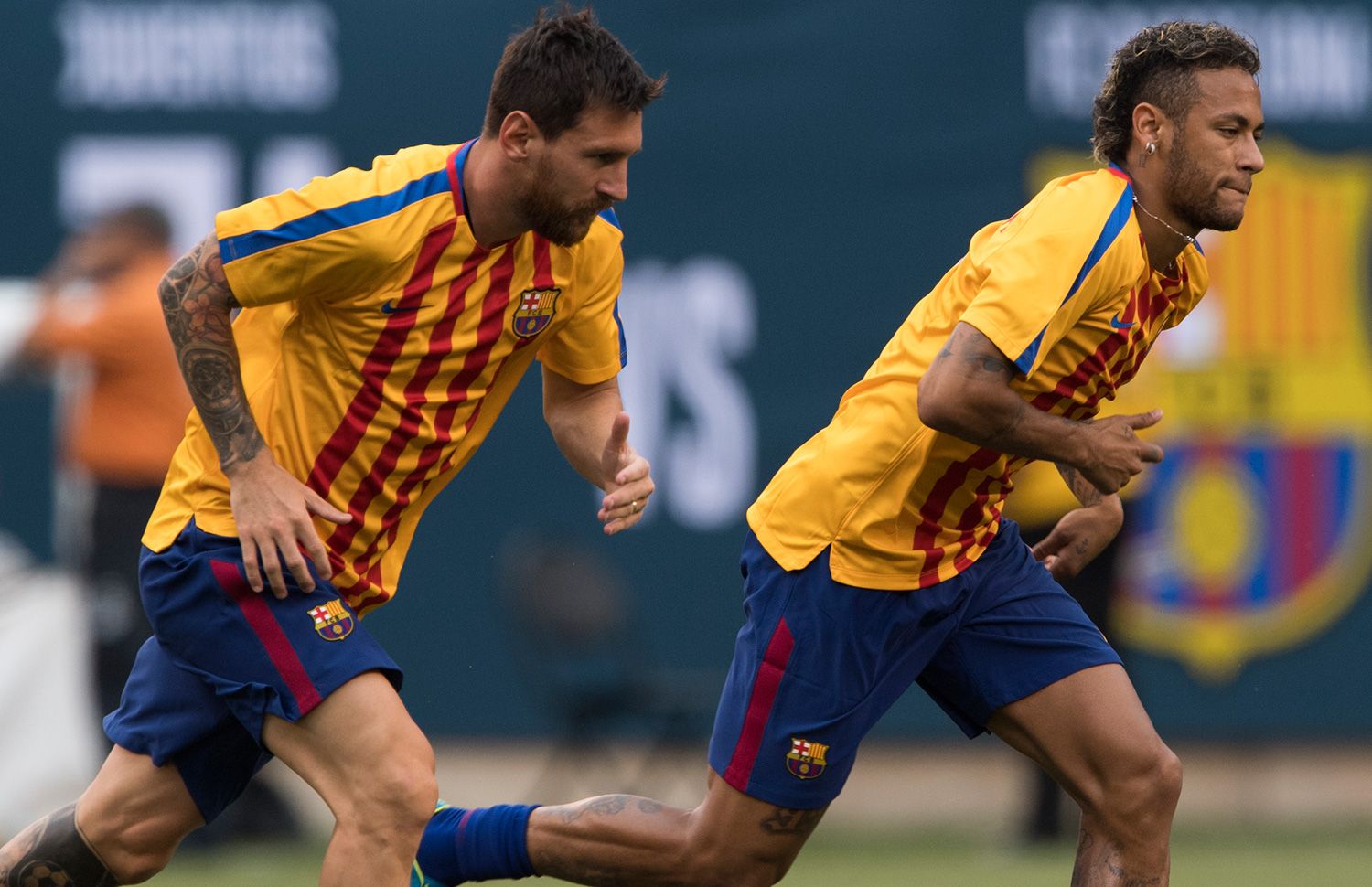 Messi y Neymar en un calentamiento con el Barcelona