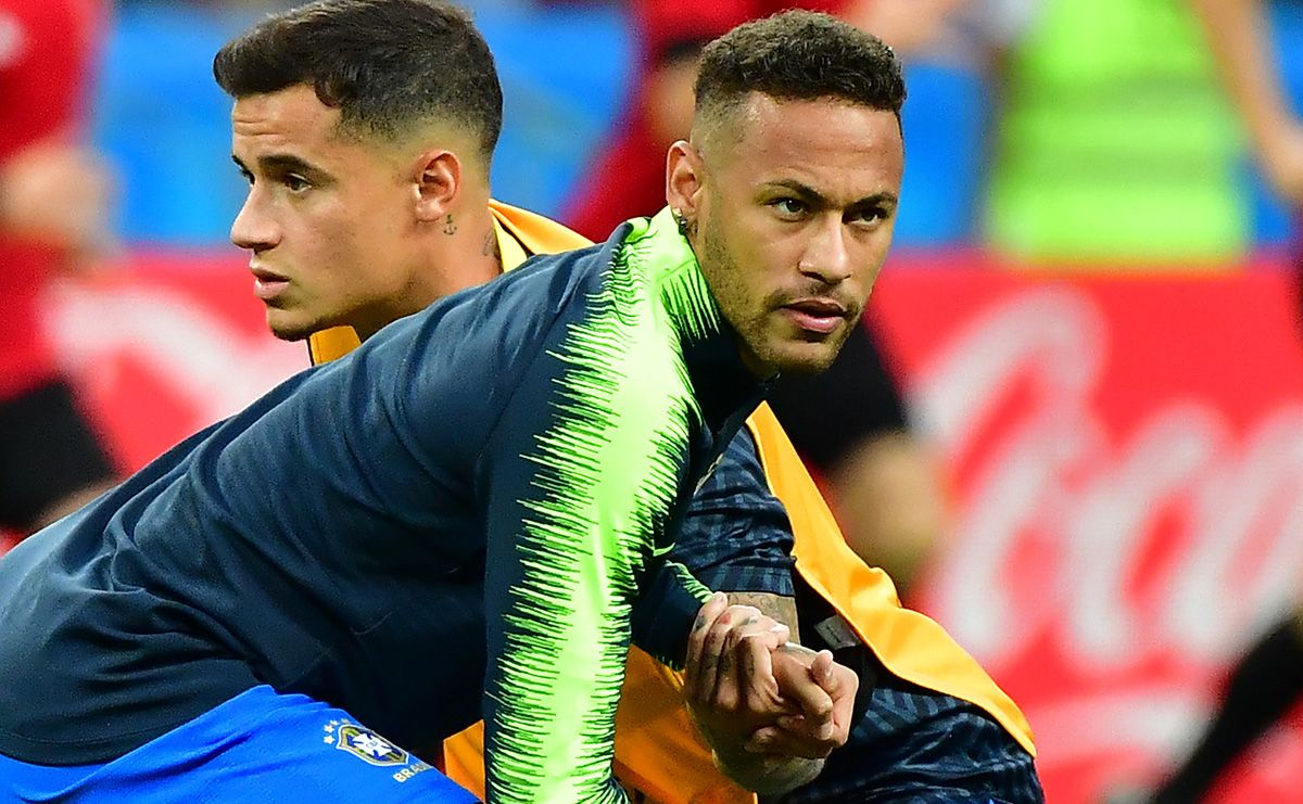 Philippe Coutinho and Neymar Jr, during a warming with Brazil