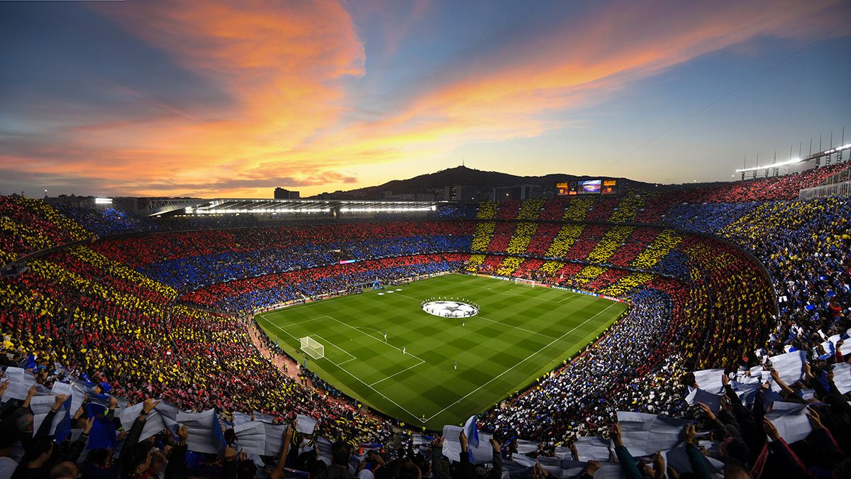 Atardecer en un partido de Champions League de la pasada temporada en el Camp Nou