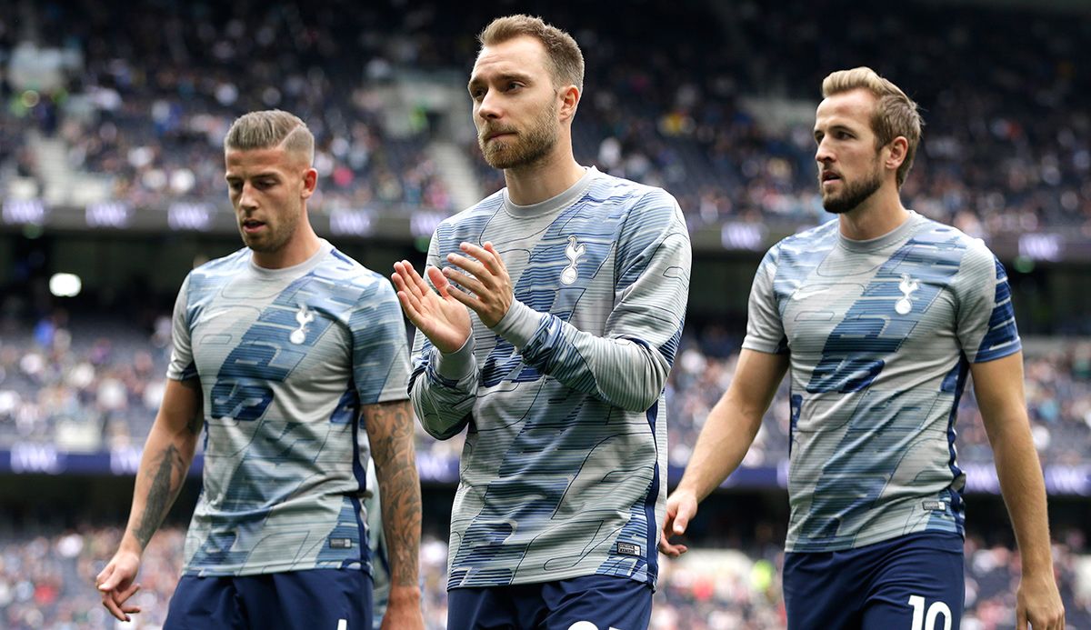 Christian Eriksen, applauding to the fans of the Tottenham