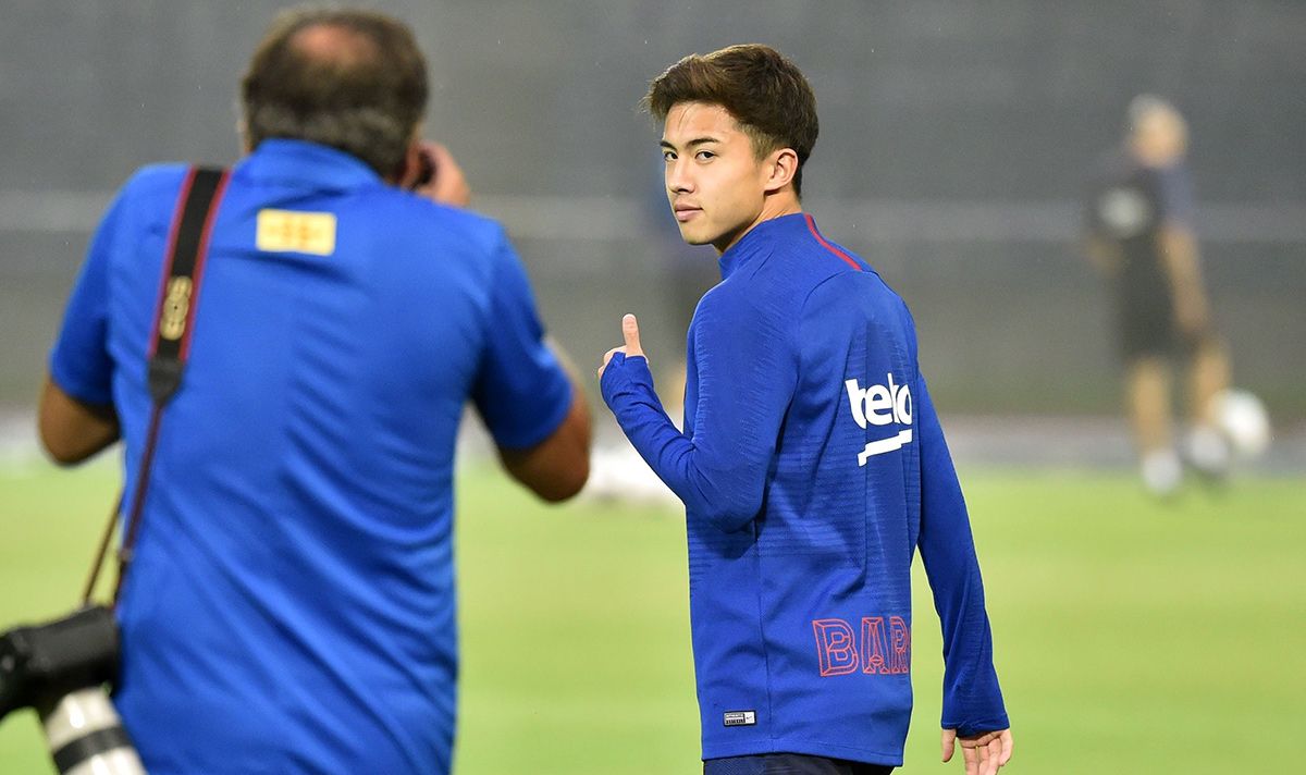Hiroki Abe, durante un entrenamiento con el FC Barcelona