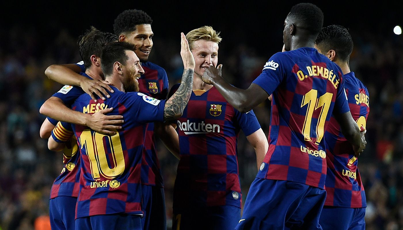 The players of the FC Barcelona celebrate a goal