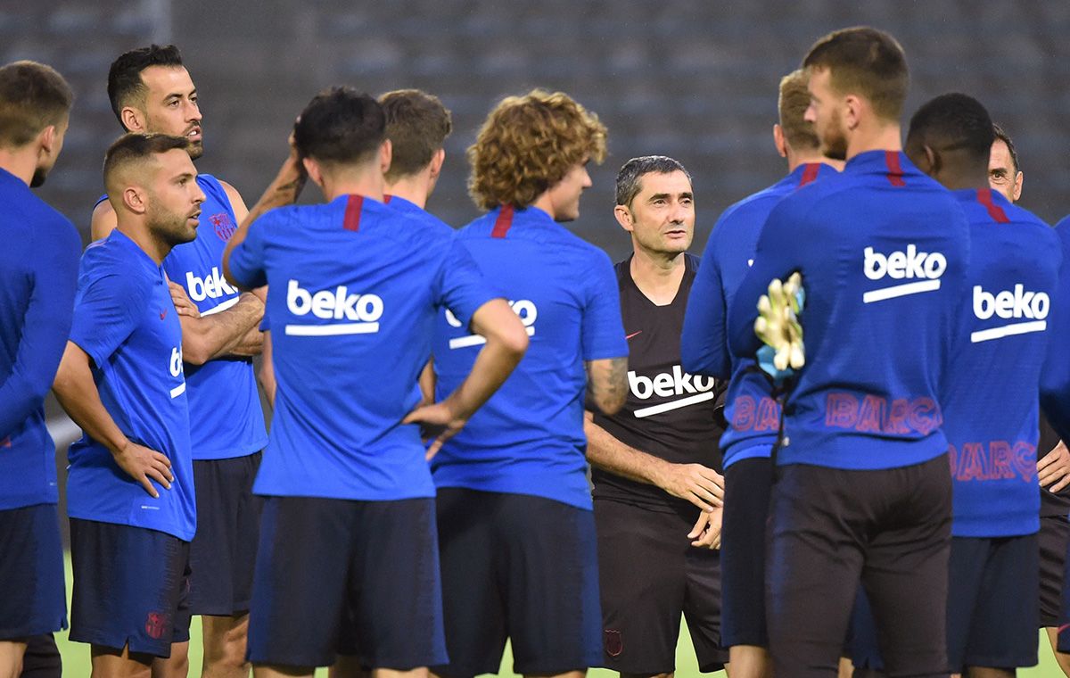 Ernesto Valverde y sus jugadores, durante un entrenamiento