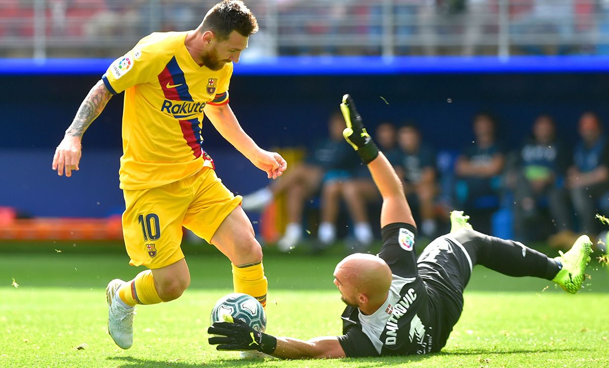 Leo Messi, facing to Dmitrovic against Eibar