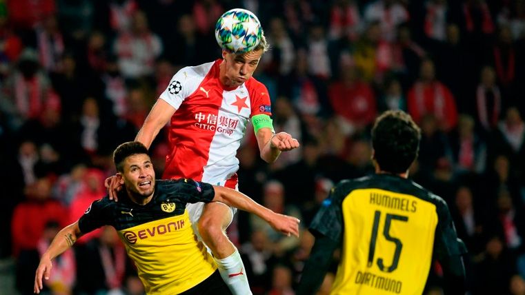 Tomas Soucek in a match with Slavia Prague in the Champions League