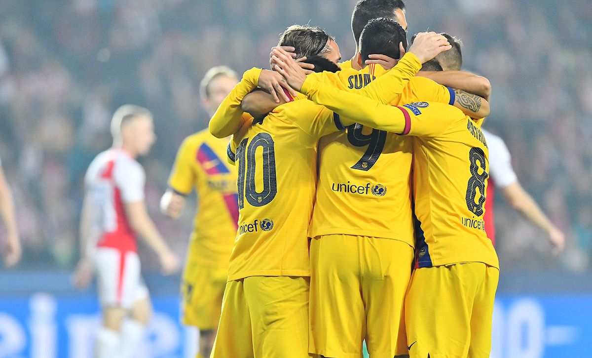 El FC Barcelona, celebrando un gol contra el Slavia de Praga en el Eden Arena