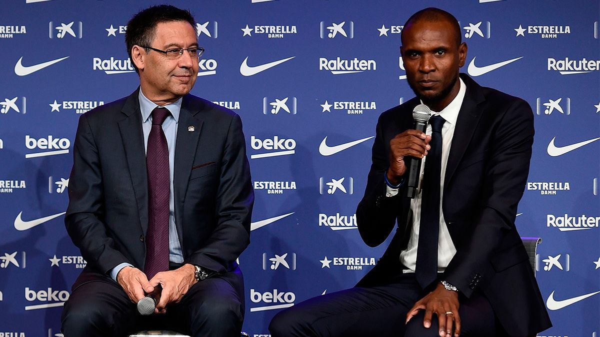 Josep Maria Bartomeu and Éric Abidal in a press conference of FC Barcelona