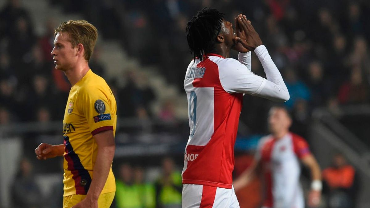 Peter Olayinka decided the Slavia Prague-Barça with an own goal