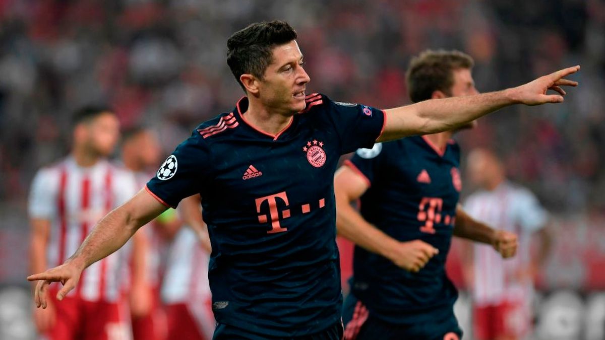 Robert Lewandowski celebrates a goal with Bayern Munich
