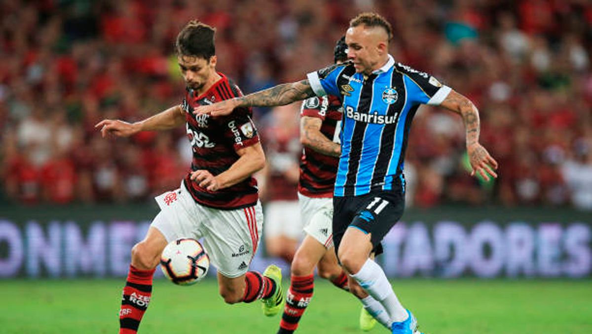 Rodrigo Caio and Everton, during a match