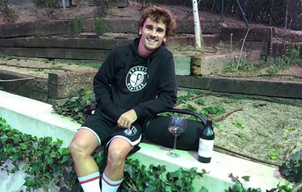 Griezmann, in an image of archive with the sweatshirt of Brooklyn Nets