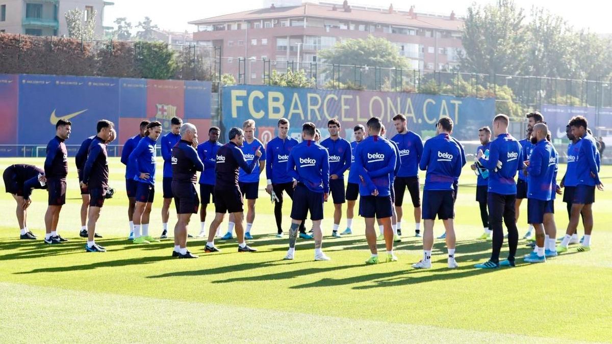 Ernesto Valverde y sus jugadores en un entrenamiento del Barça | FCB