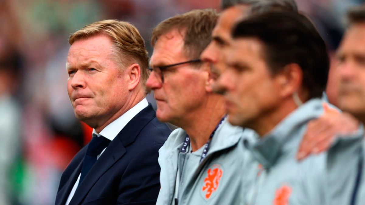 Ronald Koeman, possible target of Barça, in a match of The Netherlands