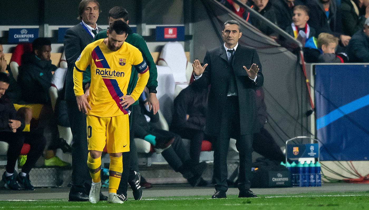 Messi y Valverde durante el partido contra el Slavia
