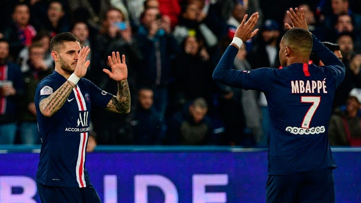 Mauro Icardi and Kylian Mbappé celebrate a goal of PSG