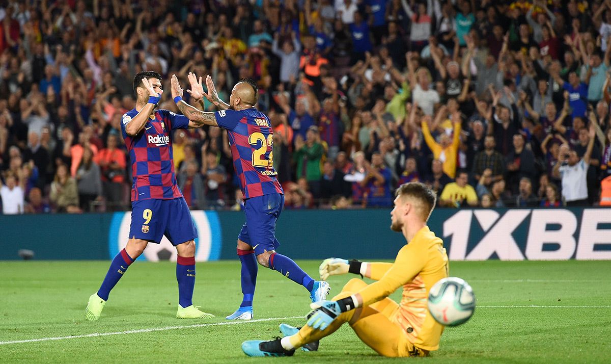 Gol de Arturo Vidal contra el Valladolid en el Camp Nou