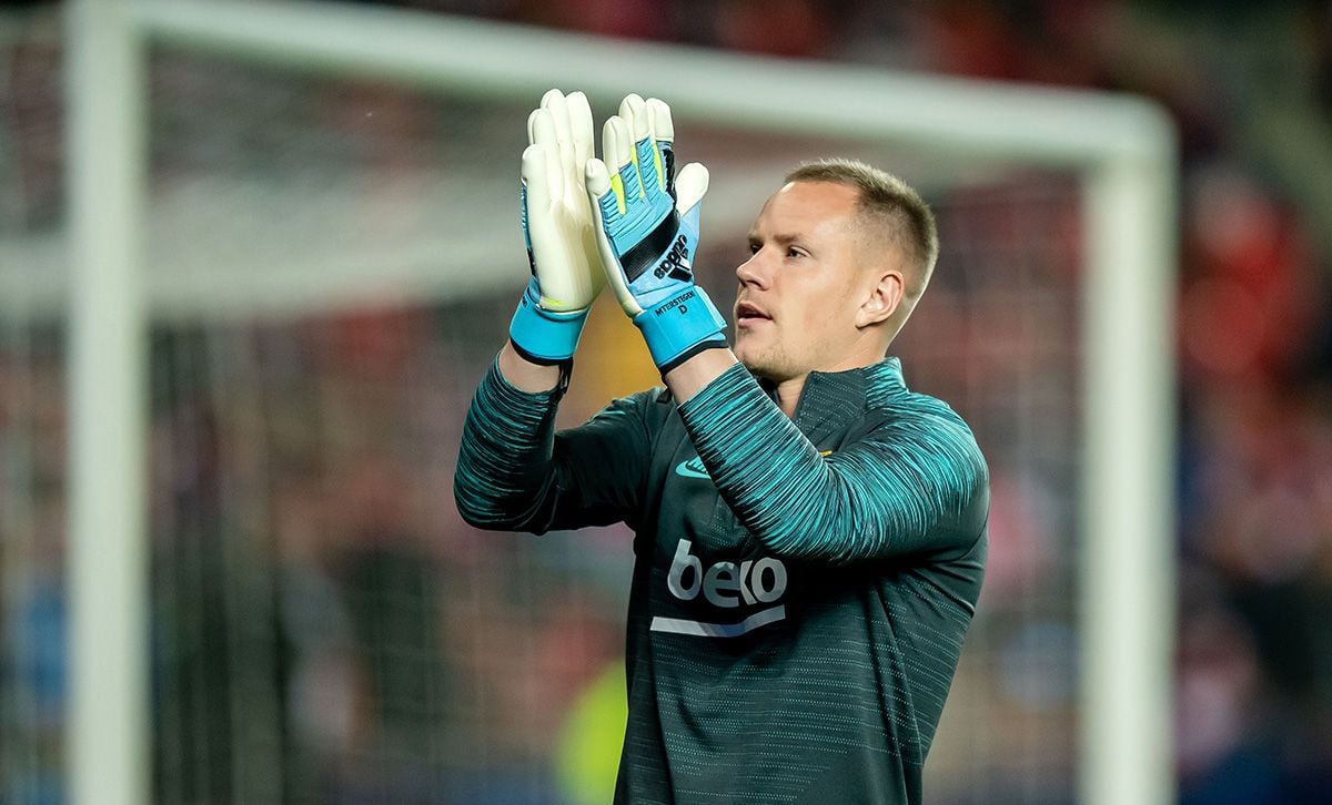 Ter Stegen, applauding to the fans of FC Barcelona in the Camp Nou