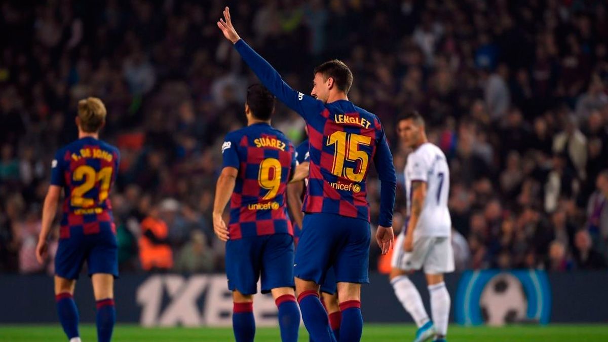 Clément Lenglet celebrates a goal with Barça in LaLiga
