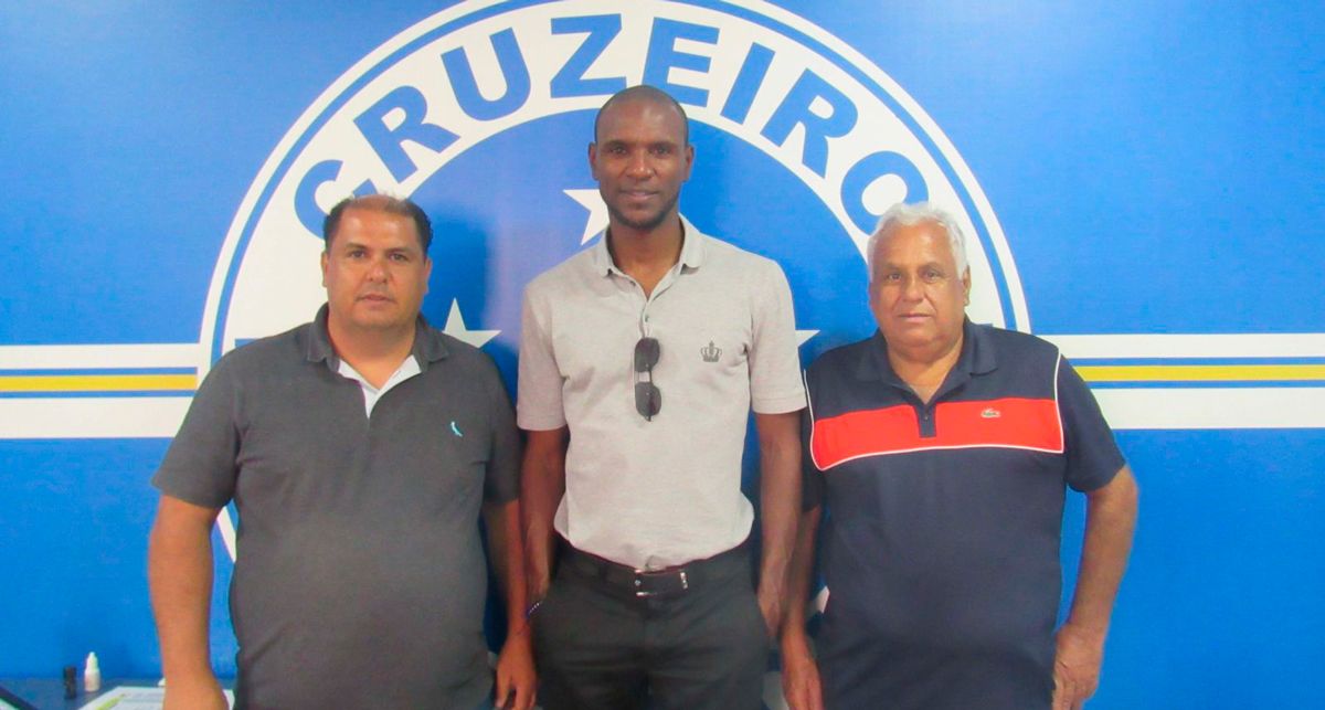 Eric Abidal, received in Cruzeiro