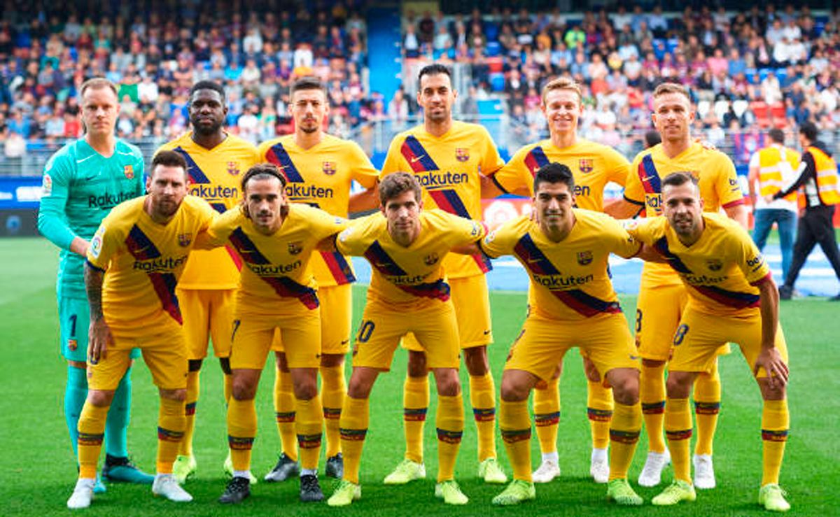 Line-up of Barcelona against the Eibar