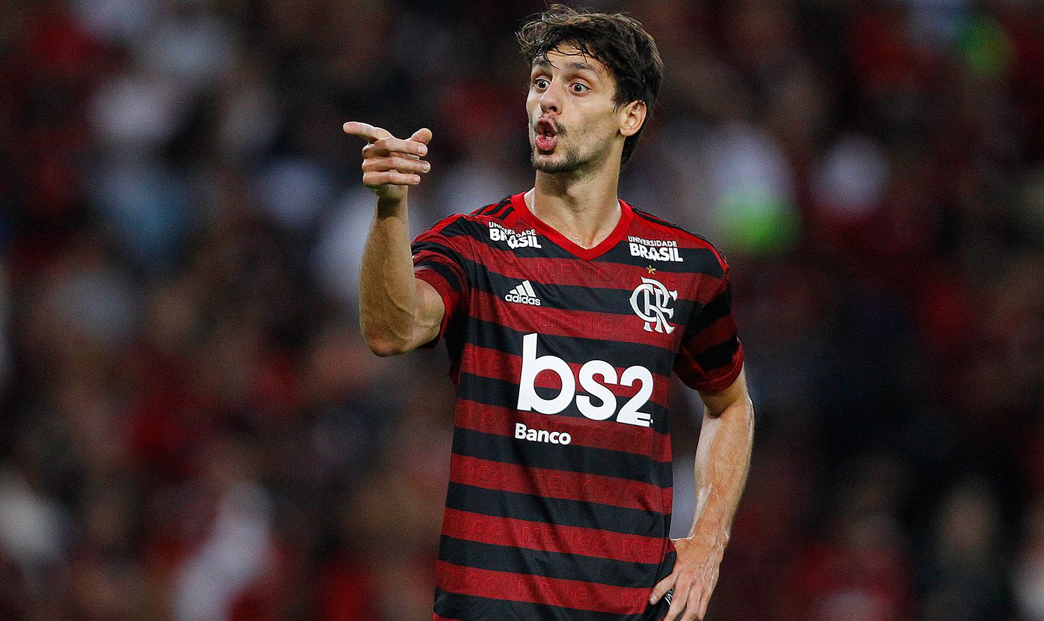 Rodrigo Caio en un partido con el Flamengo