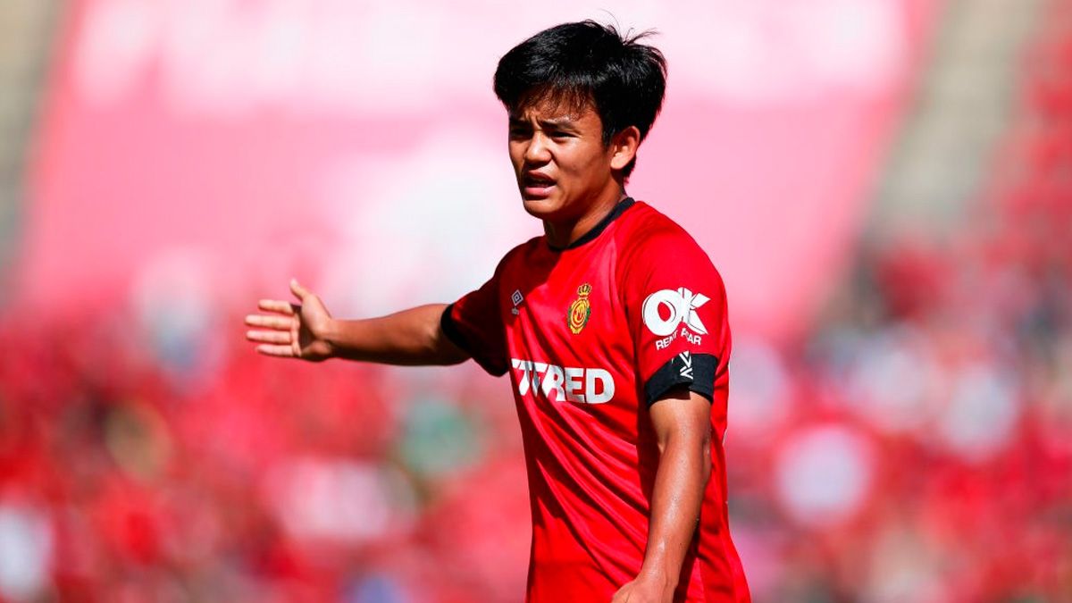 Takefusa Kubo en un partido con el RCD Mallorca