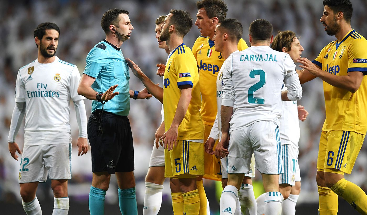 Michael Oliver in the Madrid-Juve of does years