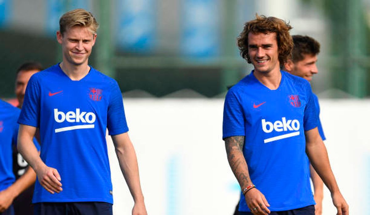 Frenkie de Jong, junto a Antoine Griezmann