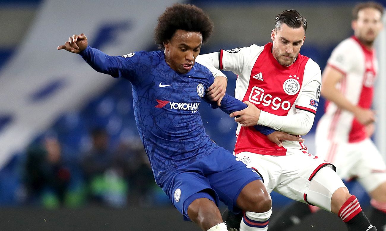 Willian In a party of Champions against the Ajax