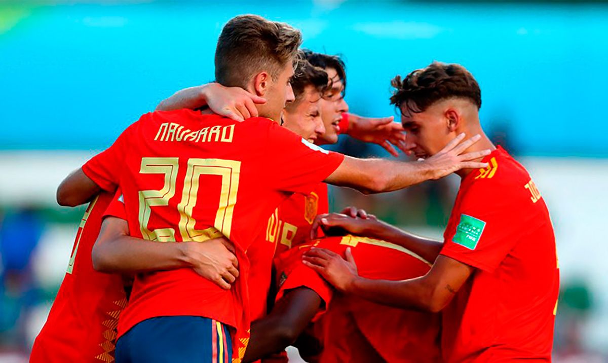Los jugadores de España Sub-17 celebran un gol en el Mundial - Twitter Selección Española