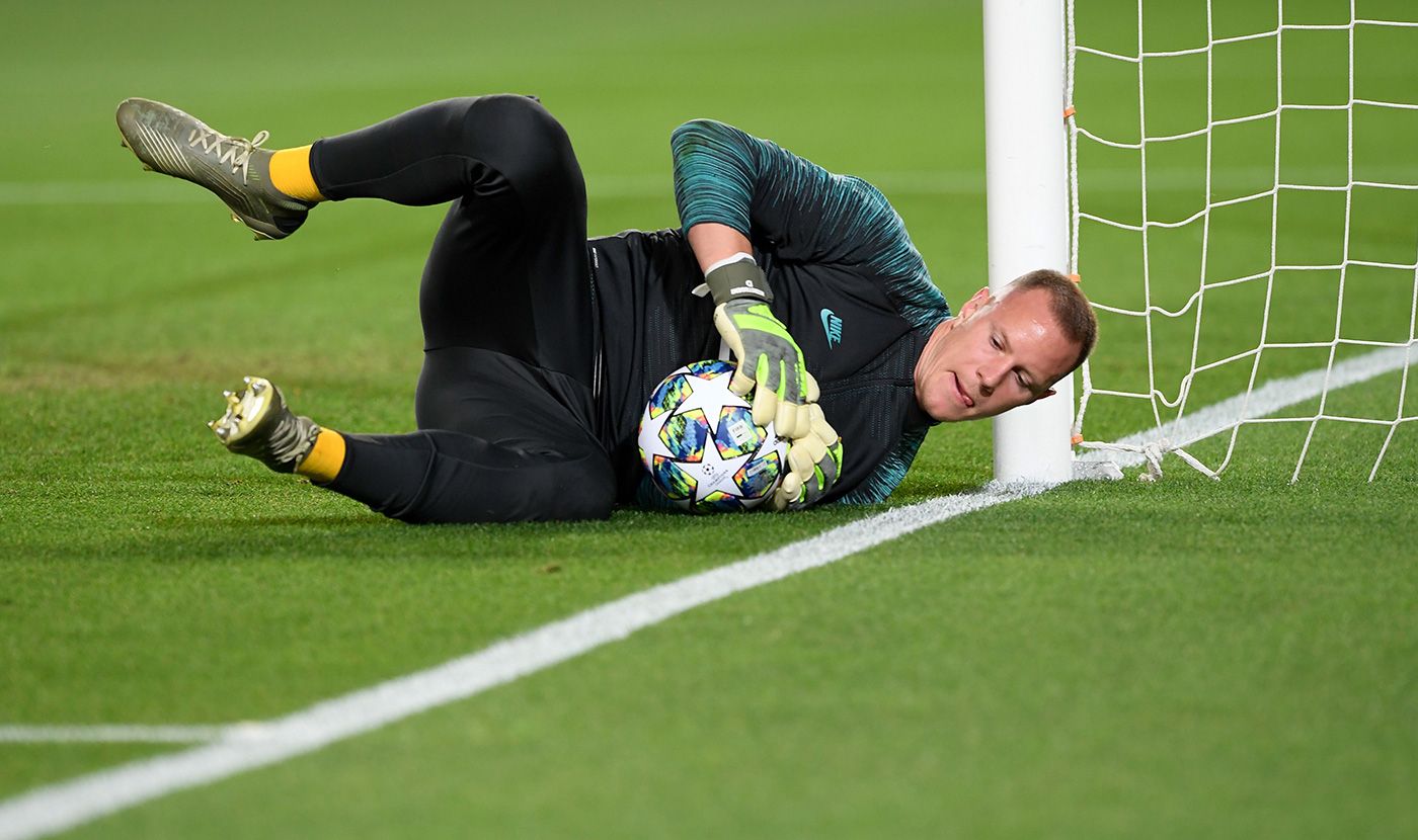 Ter Stegen In a warming before a party
