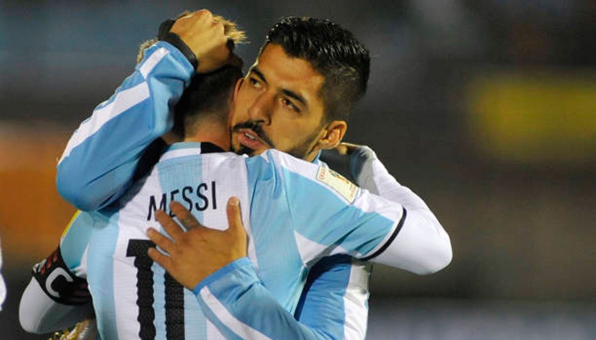 Messi and Suarez in an Argentina-Uruguay