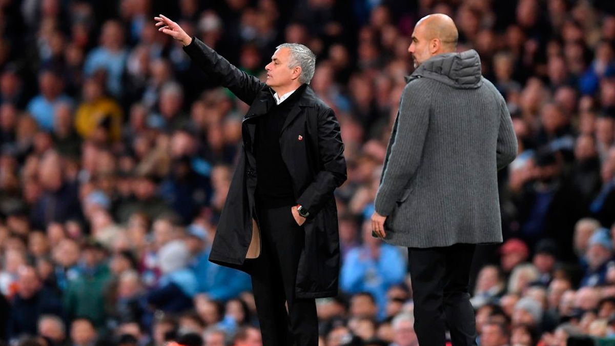 José Mourinho y Pep Guardiola en un partido de la Premier League