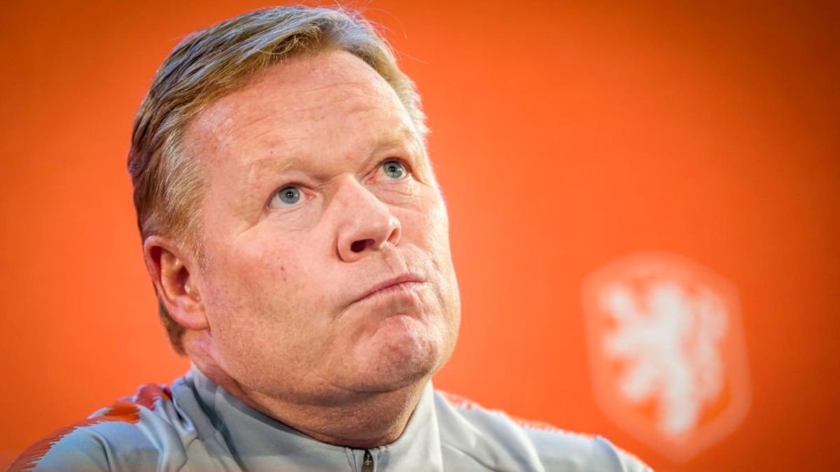 Ronald Koeman, possible target of Barça, in a press conference