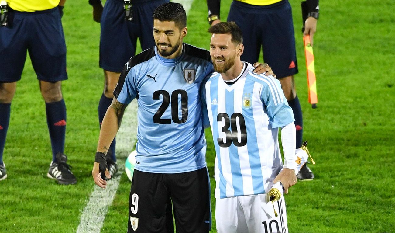 Messi and Luis Suárez pose in an Uruguay-Argentina