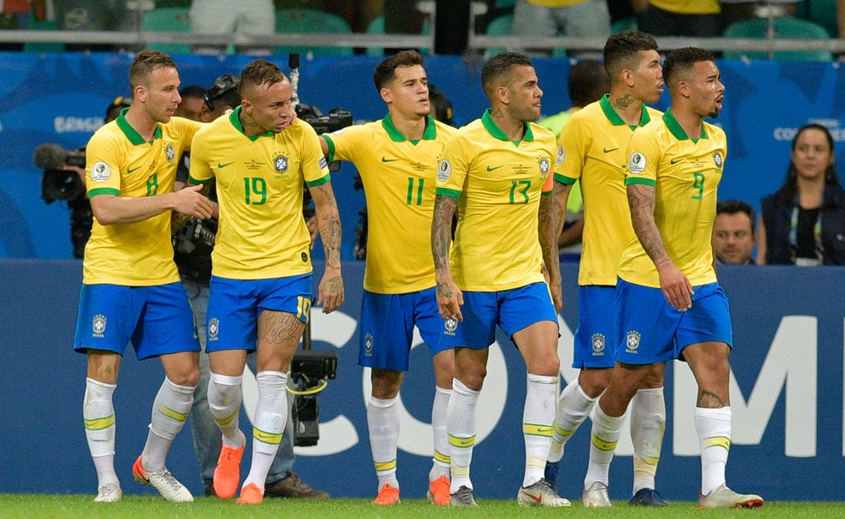 Arthur and Coutinho, with his mates of Brazil