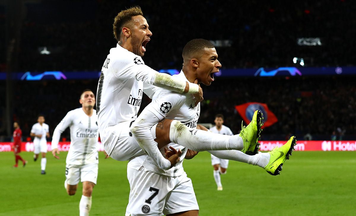 Neymar Jr and Mbappé, celebrating a goal with PSG in Champions League