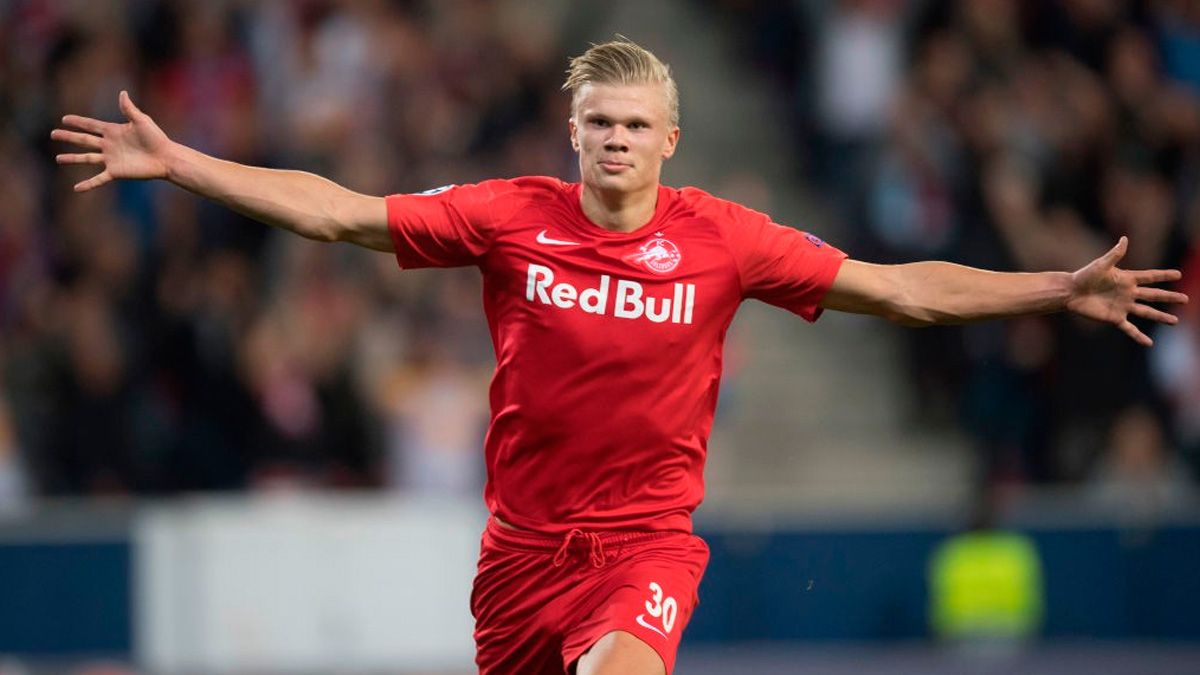Erling Haland celebrates a goal with Salzburg