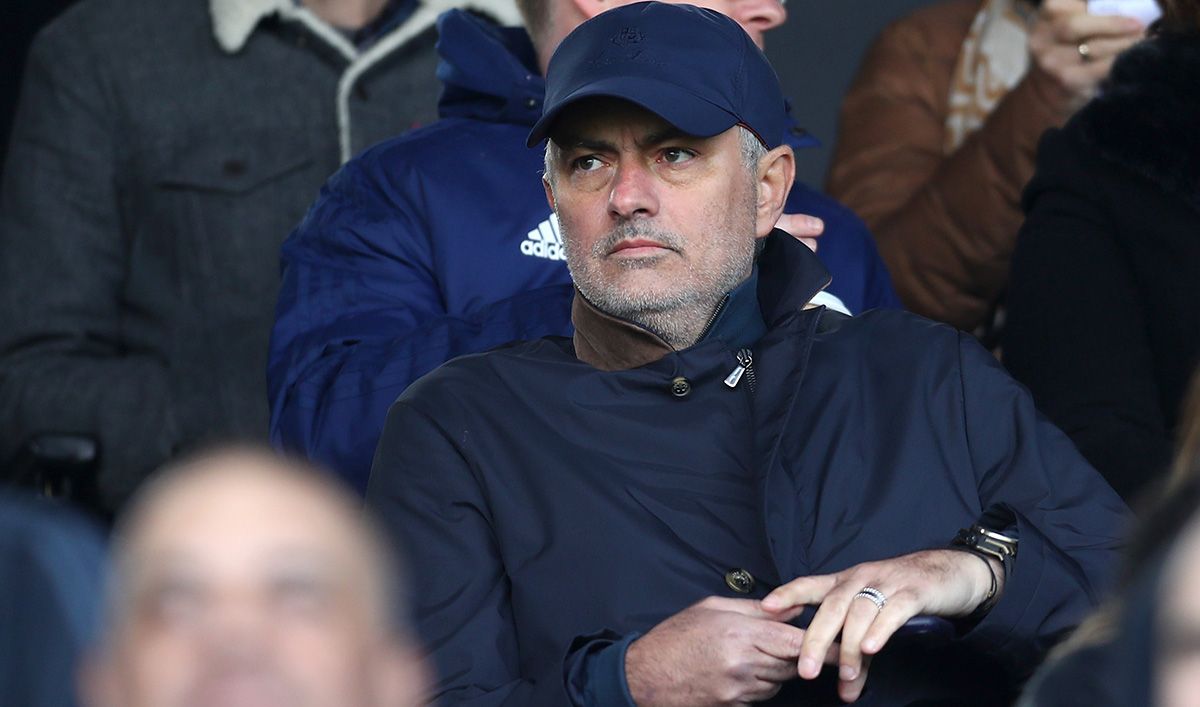 José Mourinho, witnessing a match in an image of archive