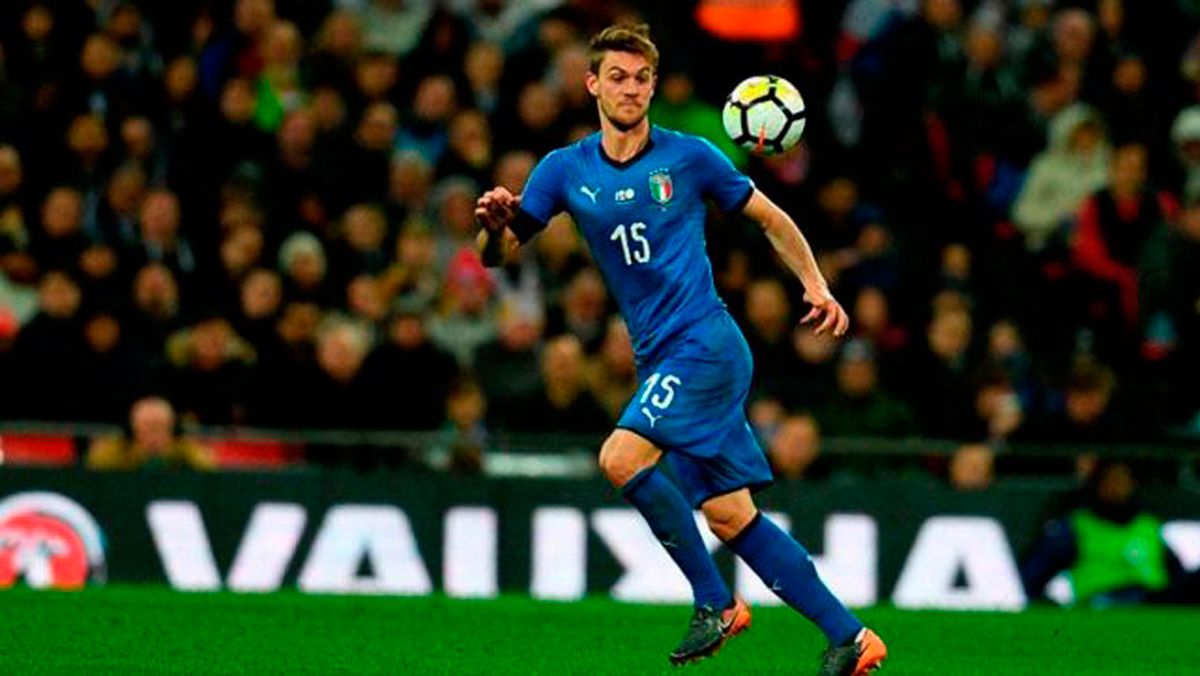 Rugani, durante un partido con Italia