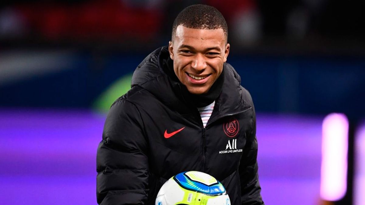 Kylian Mbappé in a match with PSG