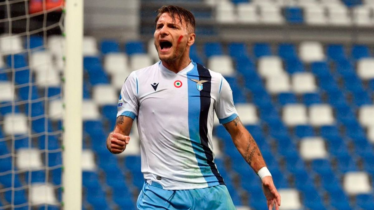 Ciro Immobile celebra un gol con la Lazio que le mantiene en la carrera por la Bota de Oro