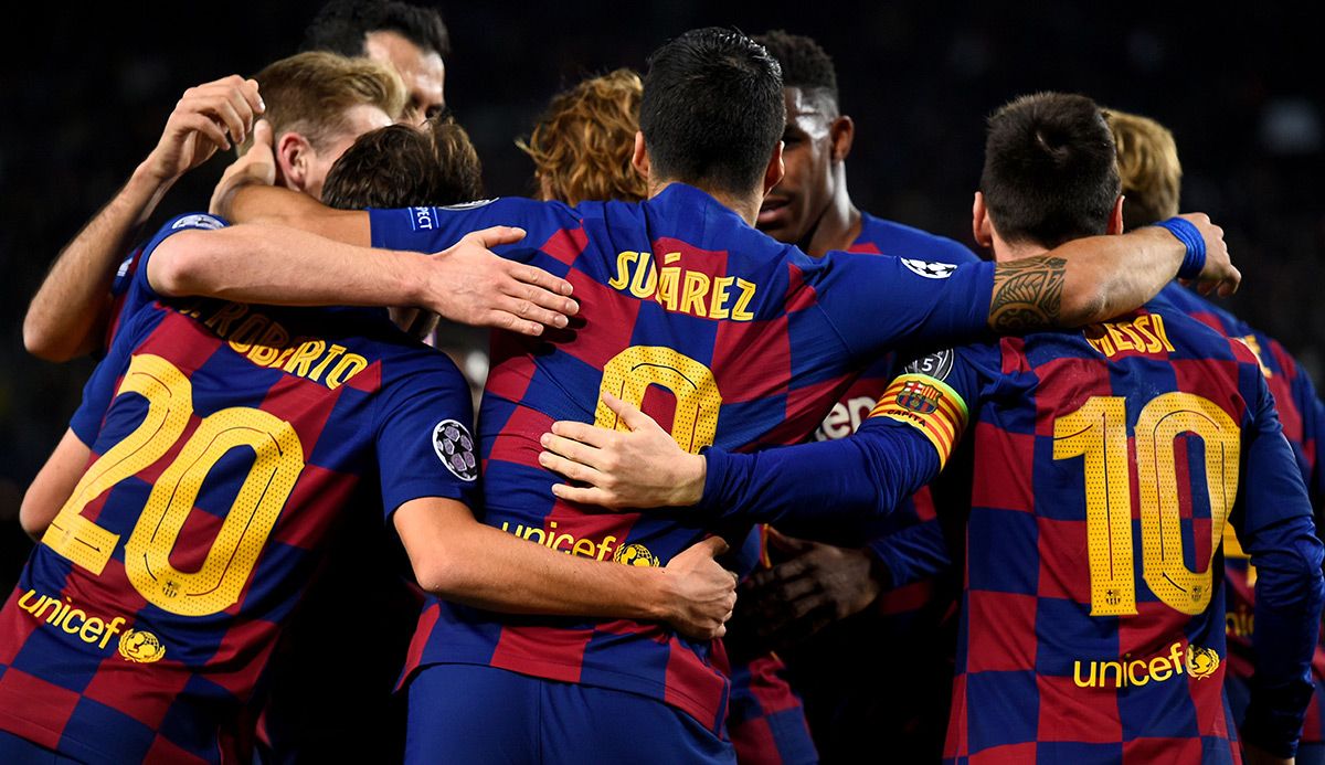 Luis Suárez, celebrating with his mates a goal against the Borussia Dortmund