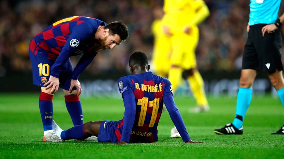 Leo Messi y Ousmane Dembélé tras la lesión del francés ante el Borussia Dortmund