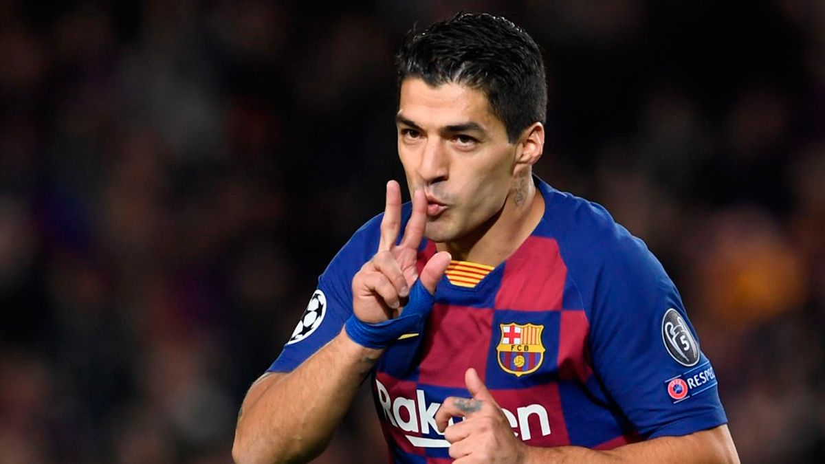 Luis Suárez celebrates a goal with Barça in the Champions League