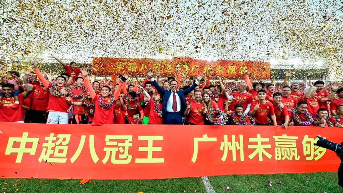 Paulinho and his teammates of Guangzhou Evergrande celebrate the title of the China Superleague